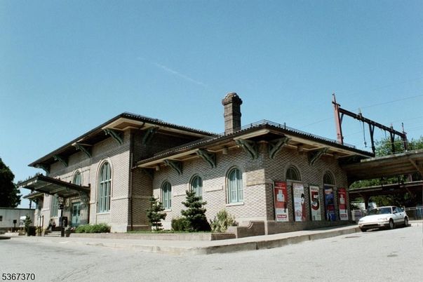 Exterior, Facade, Brick Facade, Mediterranean