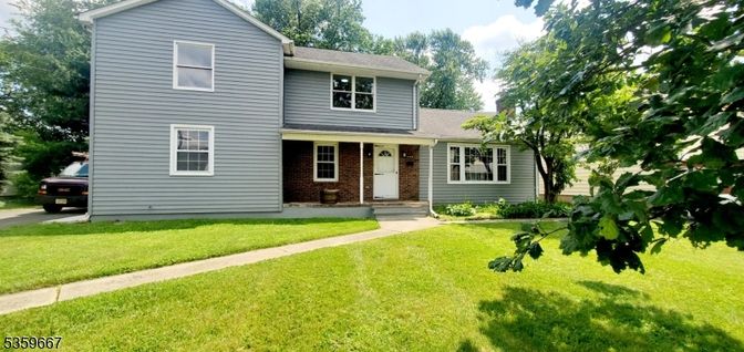 Backyard, Exterior, Facade, Brick Facade, Split Level