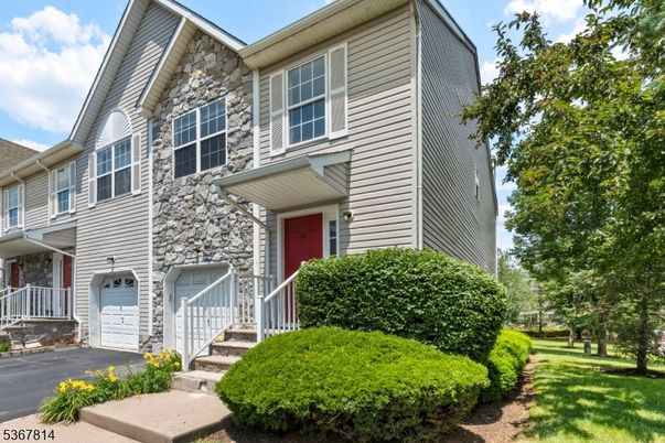 Attached, Exterior, Facade, Rowhouse