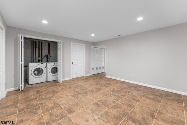 Empty room, Interior, Recessed Lighting, Utility Closets, Washer