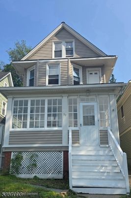 Exterior, Facade, Queen Anne Victorian