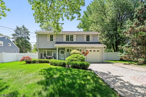 Attached, Exterior, Facade, Raised Ranch