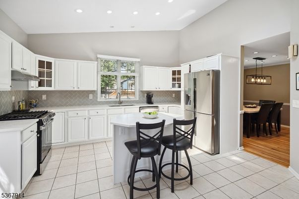 Dining room, Interior, Kitchen, Pendant Lights, Recessed Lighting, Wood Texture Flooring