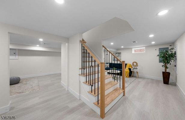 Interior, Recessed Lighting, Wood Texture Flooring