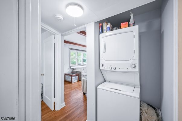 Interior, Utility Closets, Washer, Wood Texture Flooring