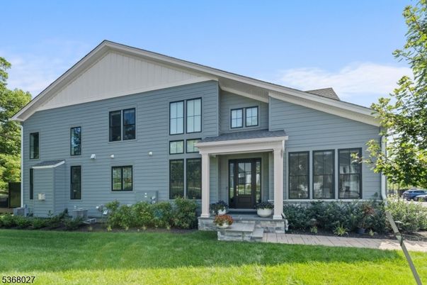 Exterior, Facade, Farmhouse