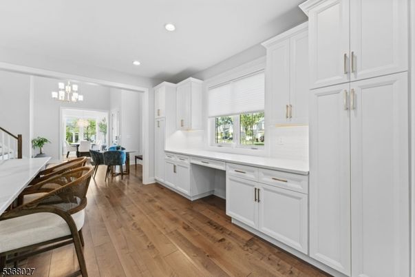 Chandelier, Dining room, Interior, Recessed Lighting, Wood Texture Flooring