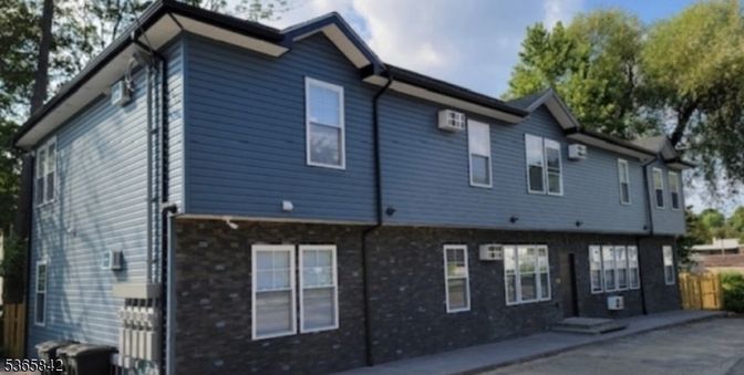 Exterior, Facade, Brick Facade, Rowhouse