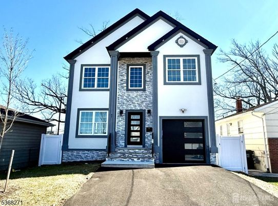 Attached, Exterior, Facade, Farmhouse