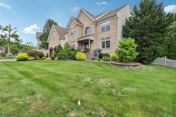Backyard, Exterior, Facade, Brick Facade, Brick Traditional
