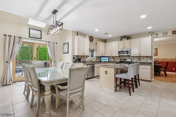 Dining room, Interior, Kitchen, Pendant Lights, Recessed Lighting, Stainless Steel Appliances