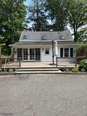 Exterior, Facade, Cape Cod