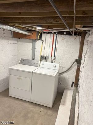 Interior, Washer, Wooden Beams