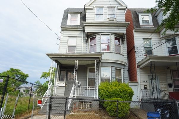 Exterior, Facade, Queen Anne Victorian