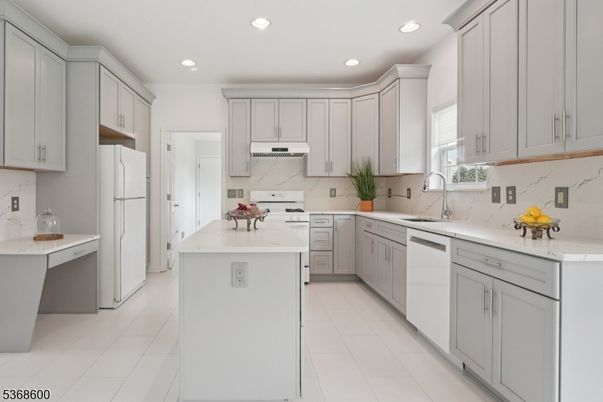 Interior, Kitchen, Marble Walls, Recessed Lighting