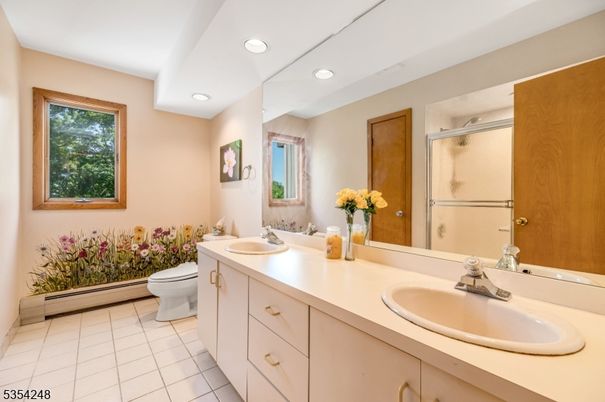 Bathroom, Dual Sink Vanities, Interior, Recessed Lighting