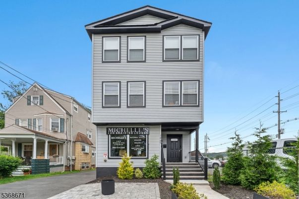 Exterior, Facade, Queen Anne Victorian