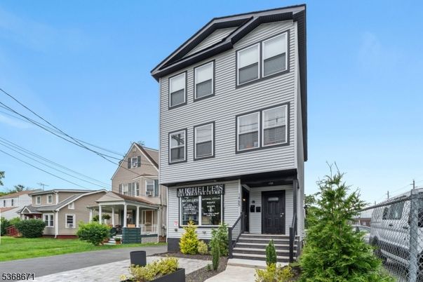 Exterior, Facade, Queen Anne Victorian
