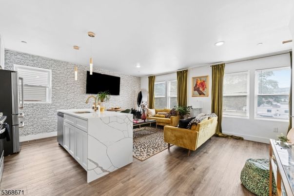 Interior, Kitchen, Living room, Pendant Lights, Recessed Lighting, Wood Texture Flooring