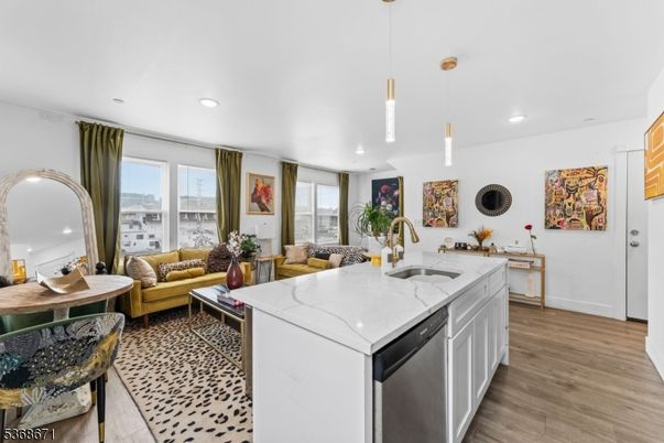 Interior, Kitchen, Living room, Pendant Lights, Recessed Lighting, Wood Texture Flooring