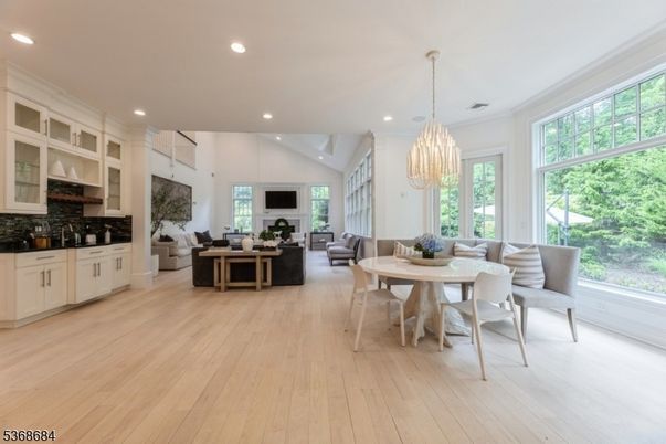 Chandelier, Dining room, Interior, Living room, Recessed Lighting, Wood Texture Flooring