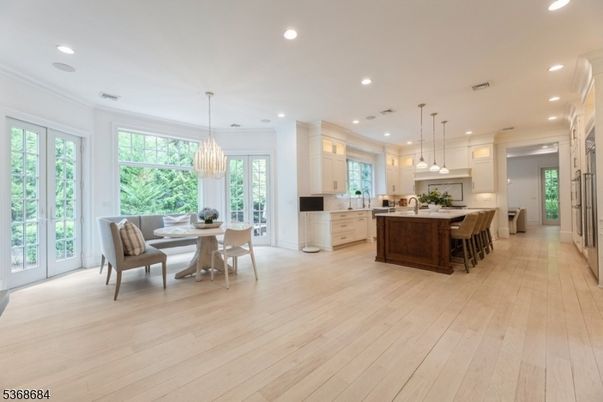 Chandelier, Dining room, Interior, Kitchen, Pendant Lights, Recessed Lighting, Wood Texture Flooring