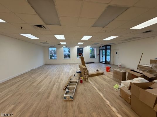 Fitness Equipment, Interior, Recessed Lighting, Wood Texture Flooring