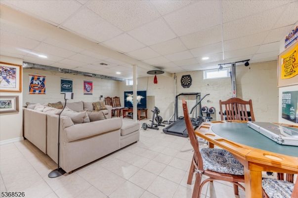 Fitness Equipment, Game Room, Interior, Living room, Recessed Lighting