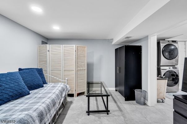 Bedroom, Interior, Recessed Lighting, Utility Closets, Washer