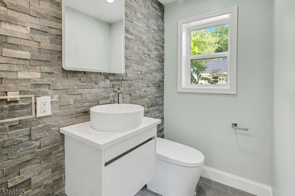 Bathroom, Interior, Recessed Lighting, Stone Walls