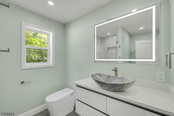 Bathroom, Interior, Marble Walls, Recessed Lighting