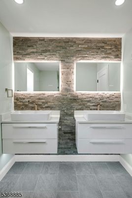 Bathroom, Dual Sink Vanities, Interior, Recessed Lighting