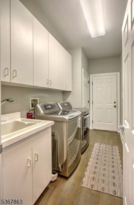 Interior, Washer, Wood Texture Flooring