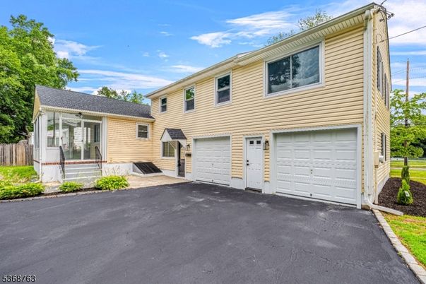 Attached, Exterior, Facade, Raised Ranch