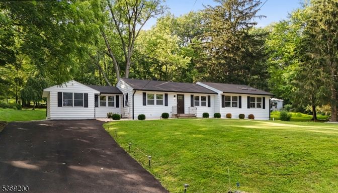 Backyard, Exterior, Facade, Ranch