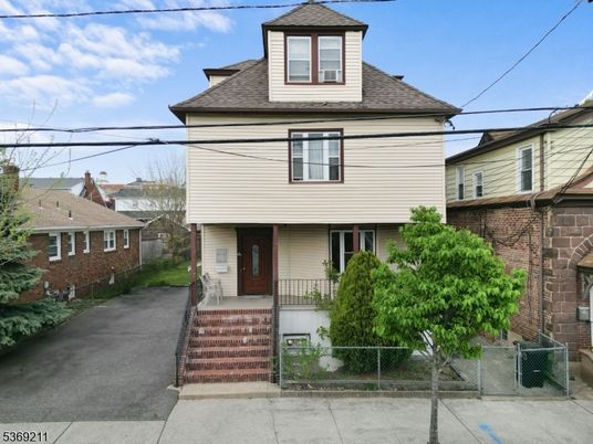 Exterior, Facade, Brick Facade, American Foursquare