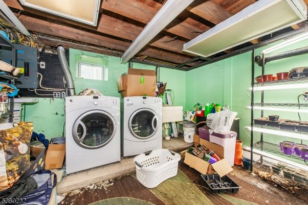 Interior, Washer, Wooden Beams