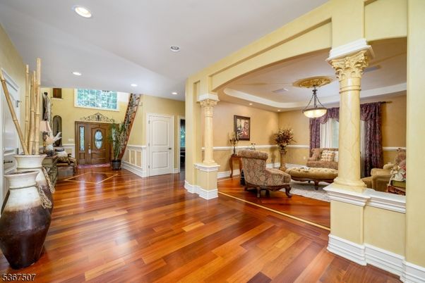Interior, Living room, Pendant Lights, Recessed Lighting, Wood Texture Flooring