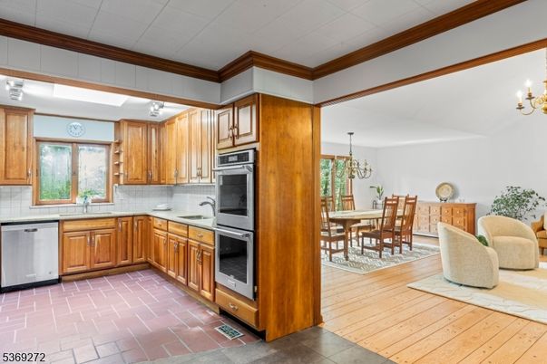 Chandelier, Dining room, Interior, Kitchen, Stainless Steel Appliances