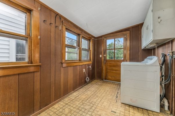 Empty room, Interior, Washer, Wooden Walls