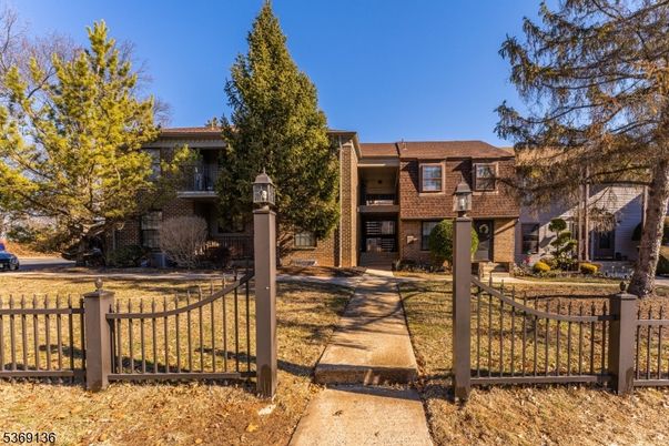 Backyard, Exterior, Facade, Brick Facade, Log Home
