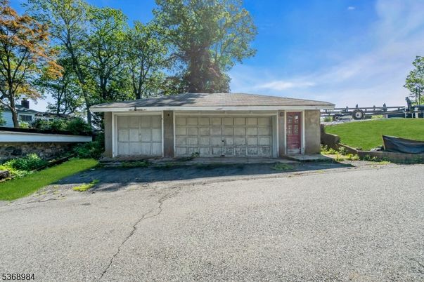 Detached Garage, Exterior
