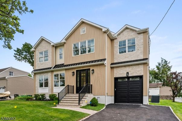 Attached, Exterior, Facade, Rowhouse