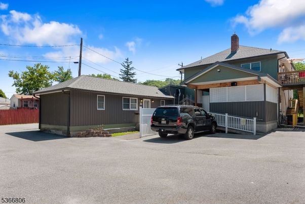 Detached Garage, Exterior