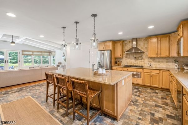 Interior, Kitchen, Living room, Pendant Lights, Recessed Lighting, Stainless Steel Appliances