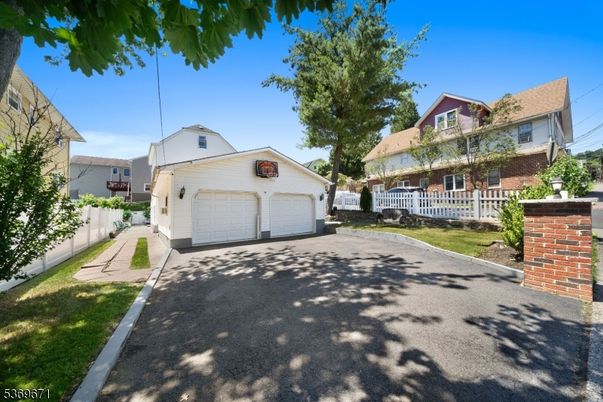 Detached Garage, Exterior