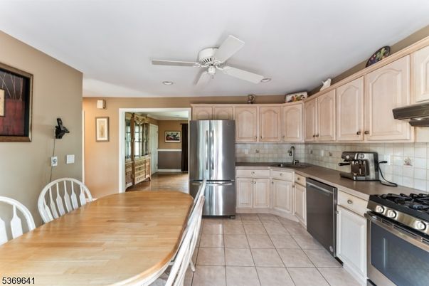 Dining room, Interior, Kitchen, Stainless Steel Appliances