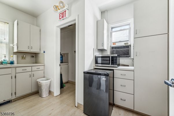 Interior, Kitchen, Washer, Wood Texture Flooring