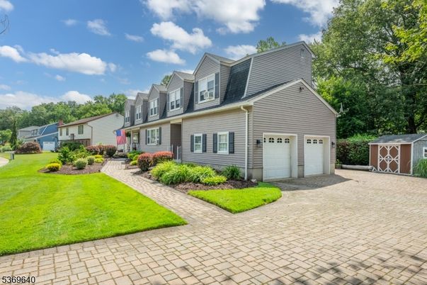 Attached, Exterior, Facade, Cape Cod