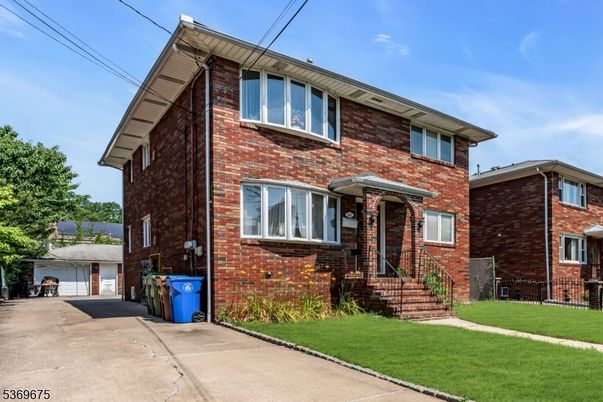 Exterior, Facade, Brick Facade, Rowhouse